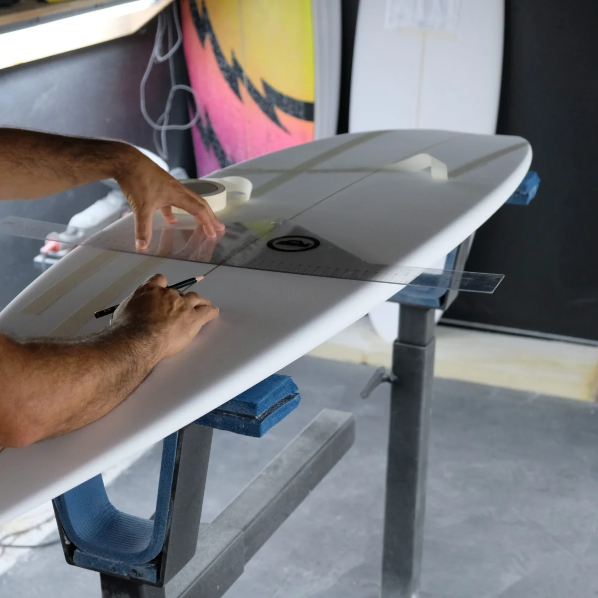 Mesure et traçage d'une planche de surf