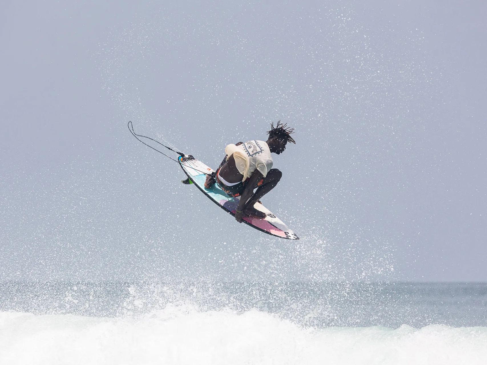 Cherif Fall en action, surf Alessandro Pierre Surfboards