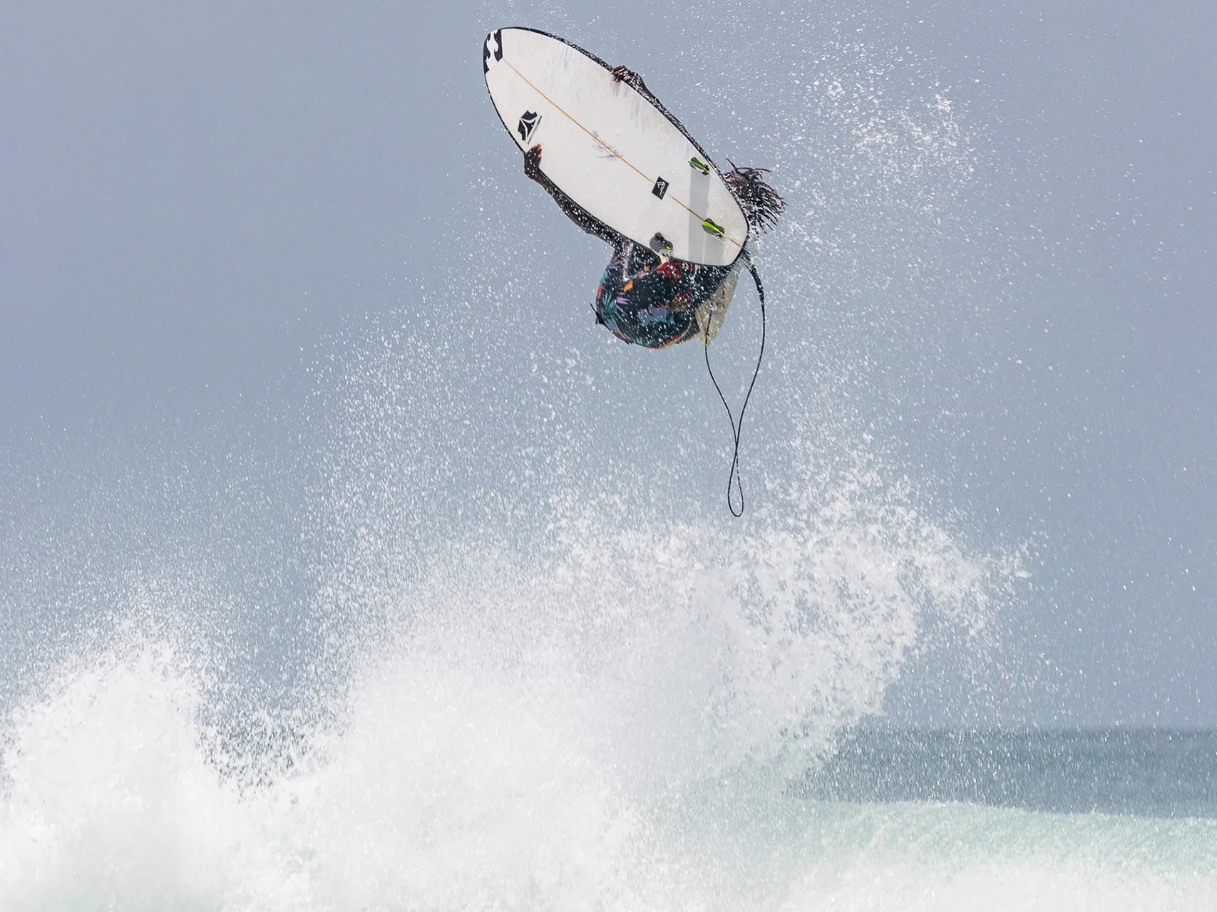 Cherif Fall en action, surf Alessandro Pierre Surfboards