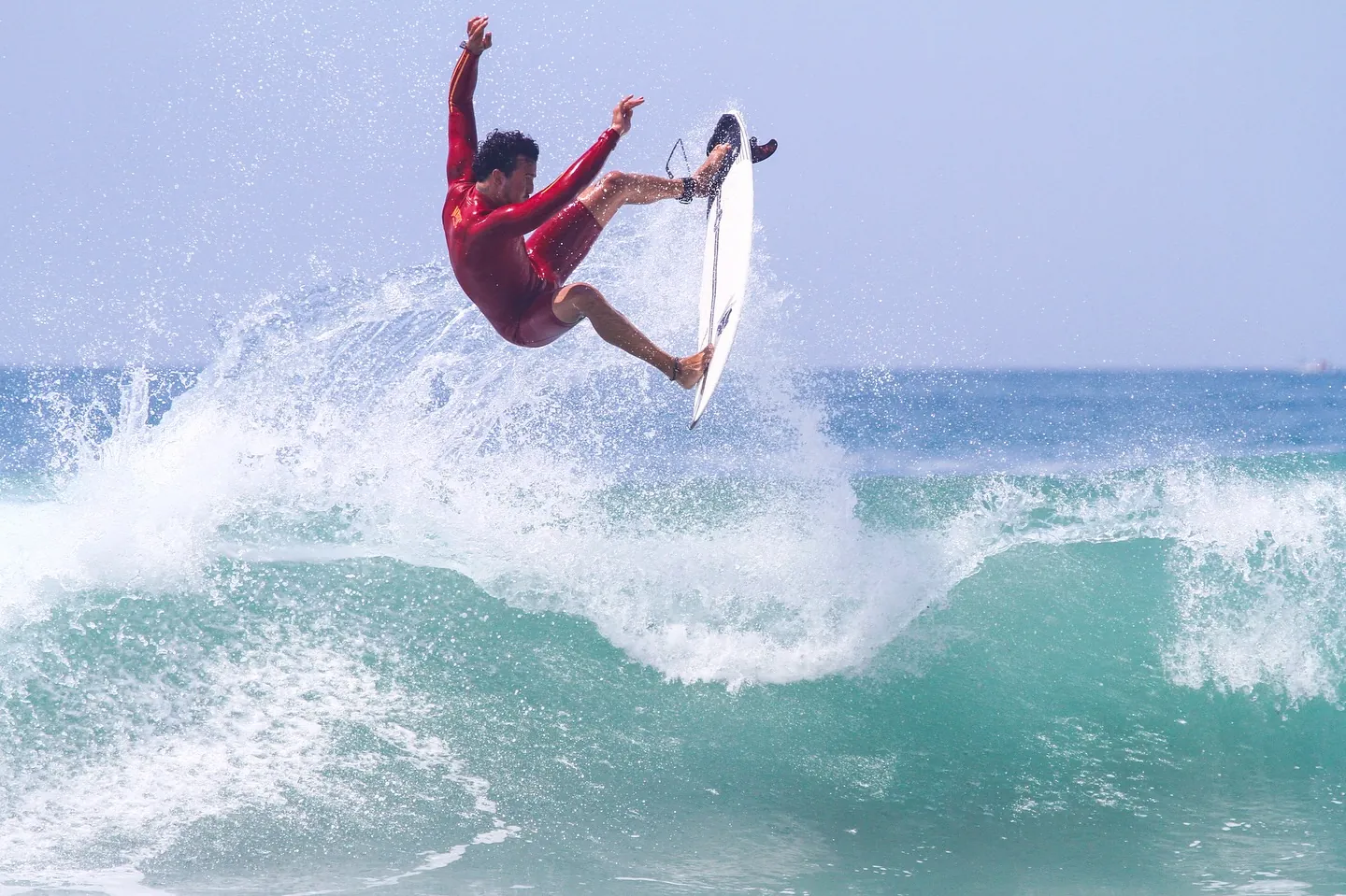 Sinoe Cronier en action, surf Alessandro Pierre Surfboards