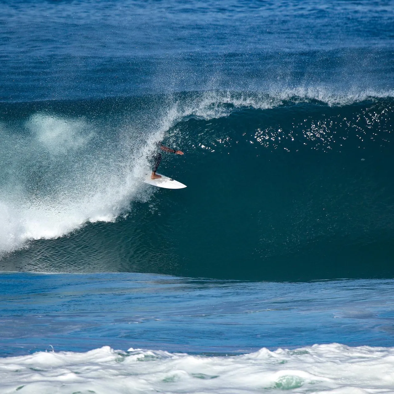Sinoe Cronier en action, surf Alessandro Pierre Surfboards