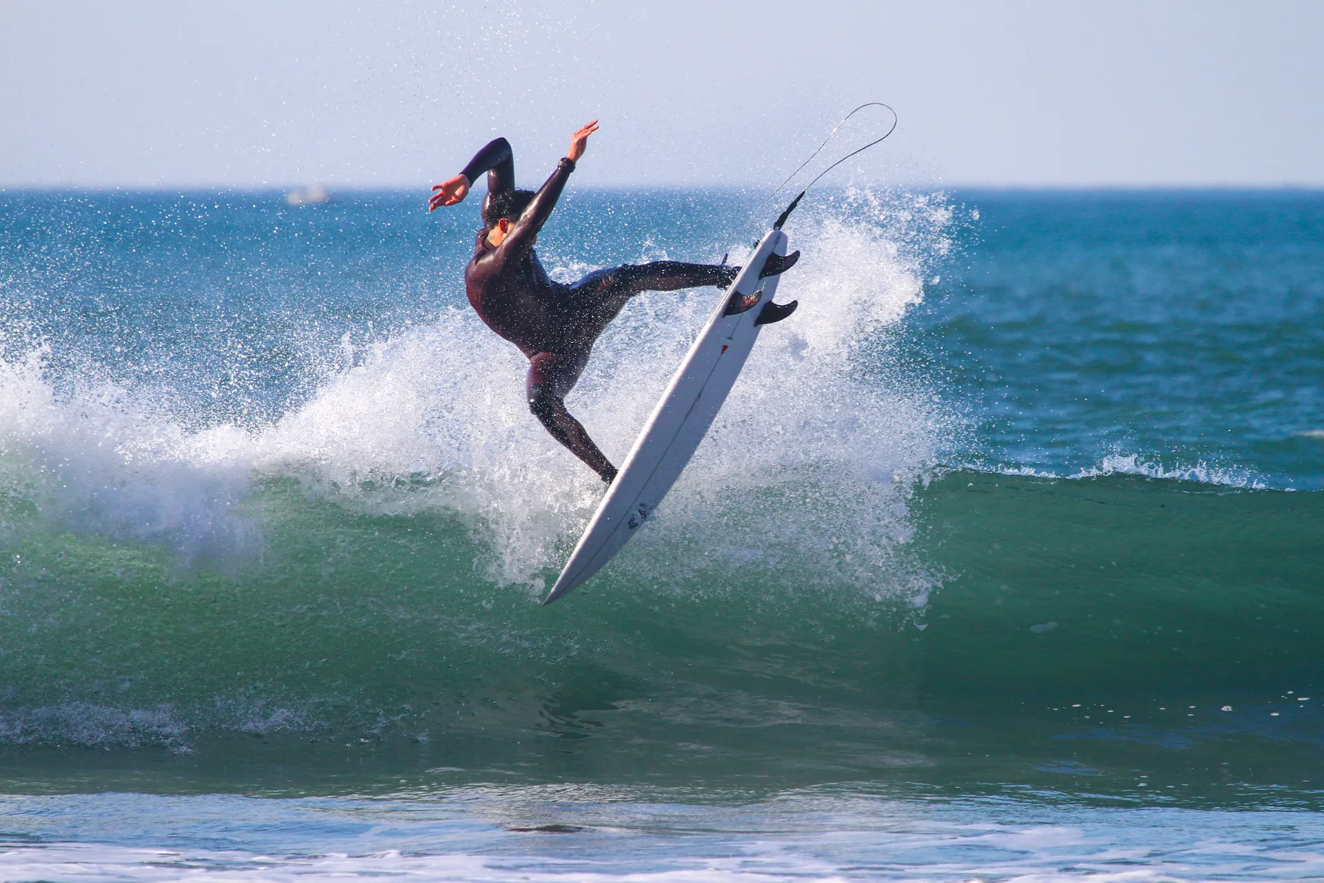 Sinoe Cronier en action, surf Alessandro Pierre Surfboards