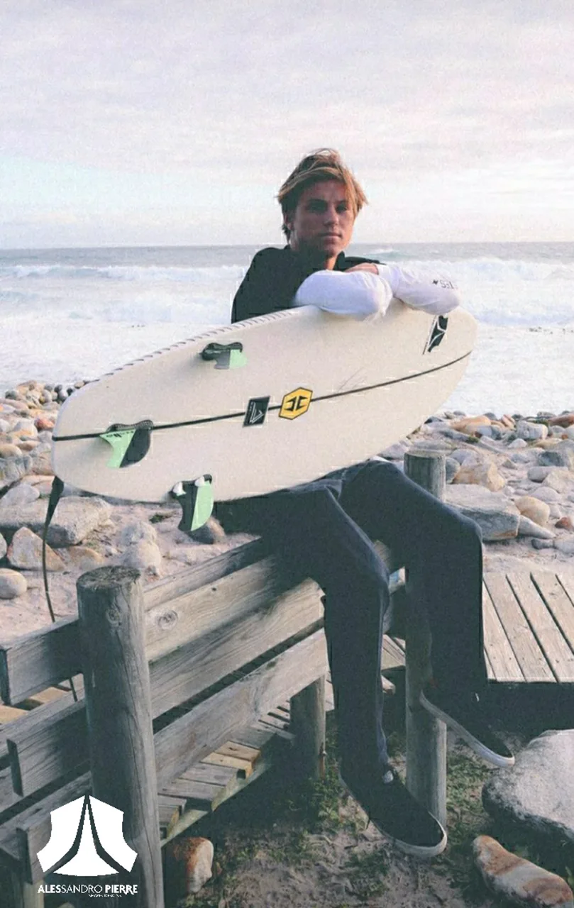 York Van Jaarsveldt en action, surf Alessandro Pierre Surfboards